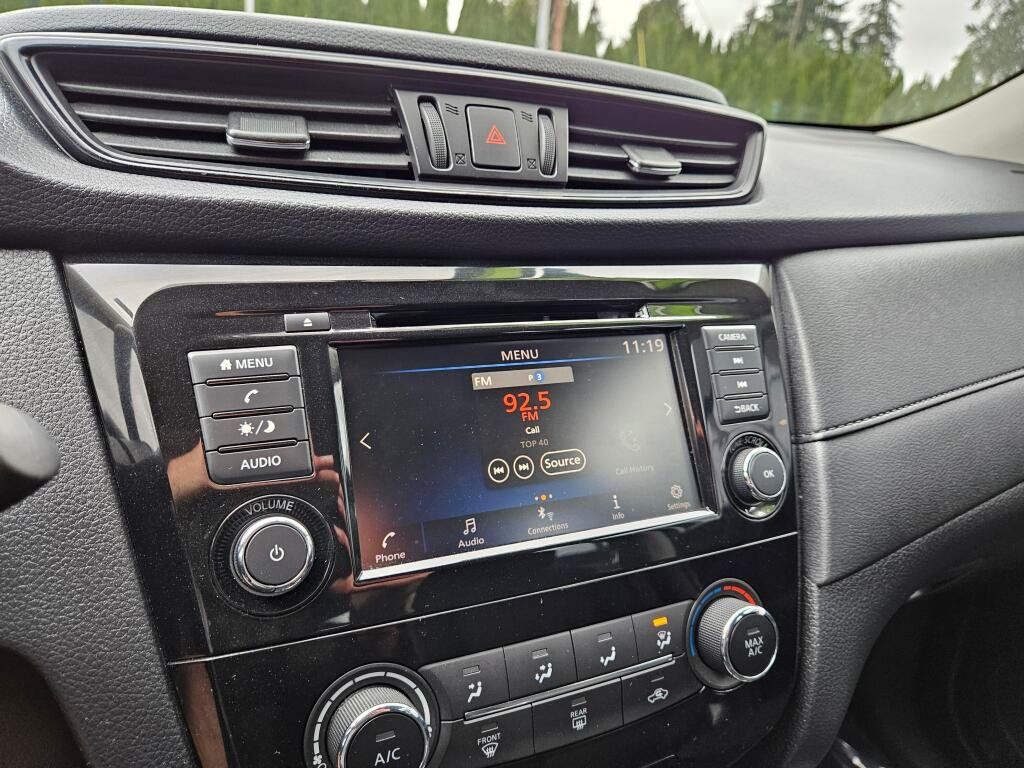 Used 2018 Nissan Rogue S AWD/4WD image 19