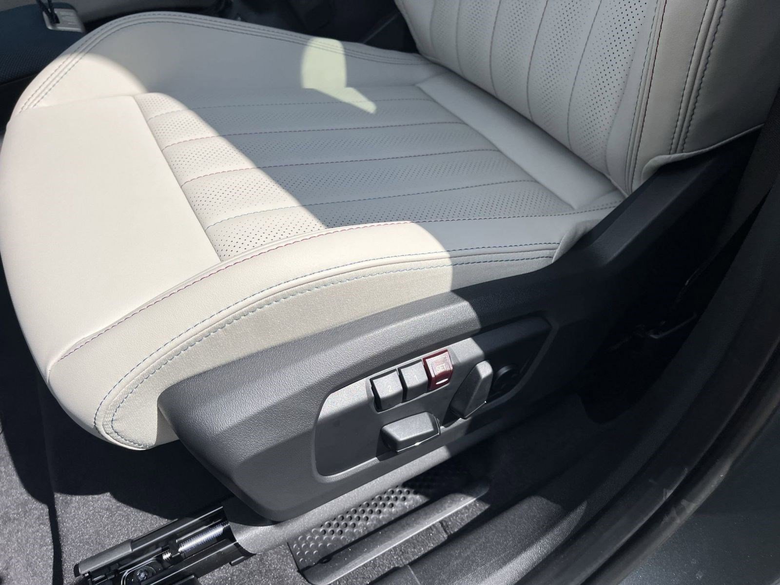 Used 2025 MINI Cooper Countryman S w/ Comfort Package Max image 12