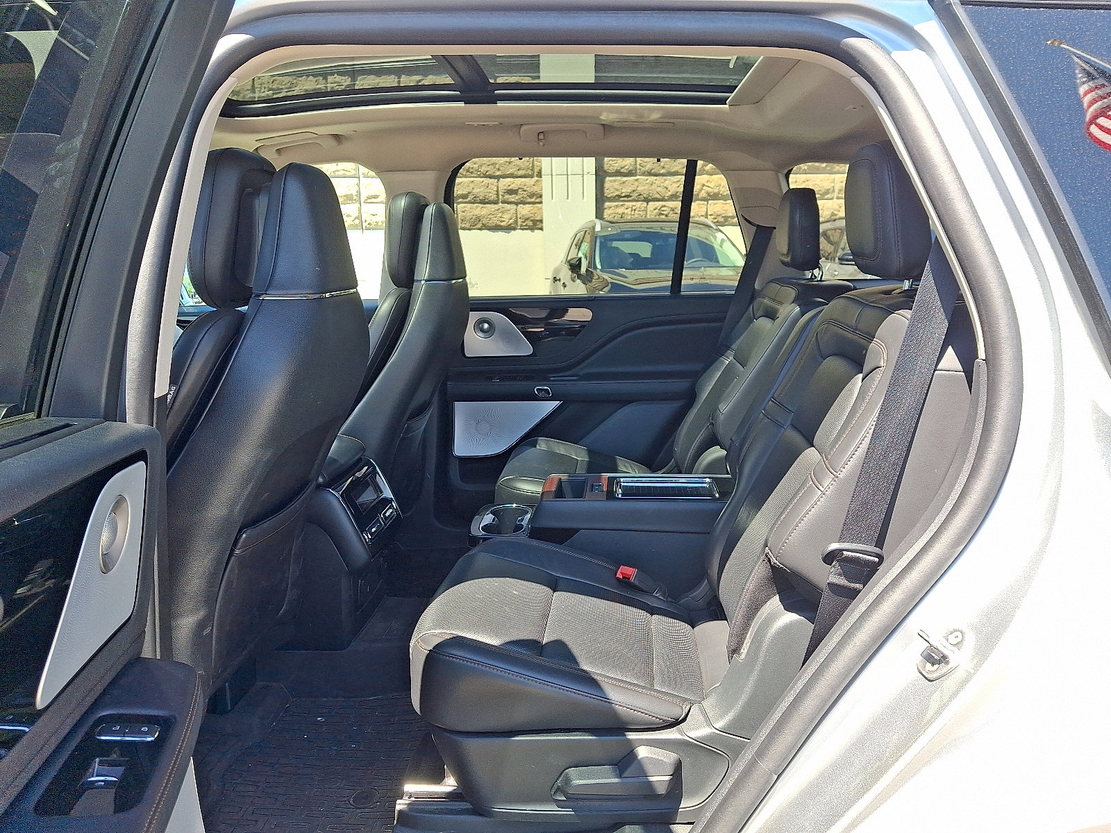 Used 2023 Lincoln Aviator Reserve w/ Equipment Group 201A AWD/4WD image 10