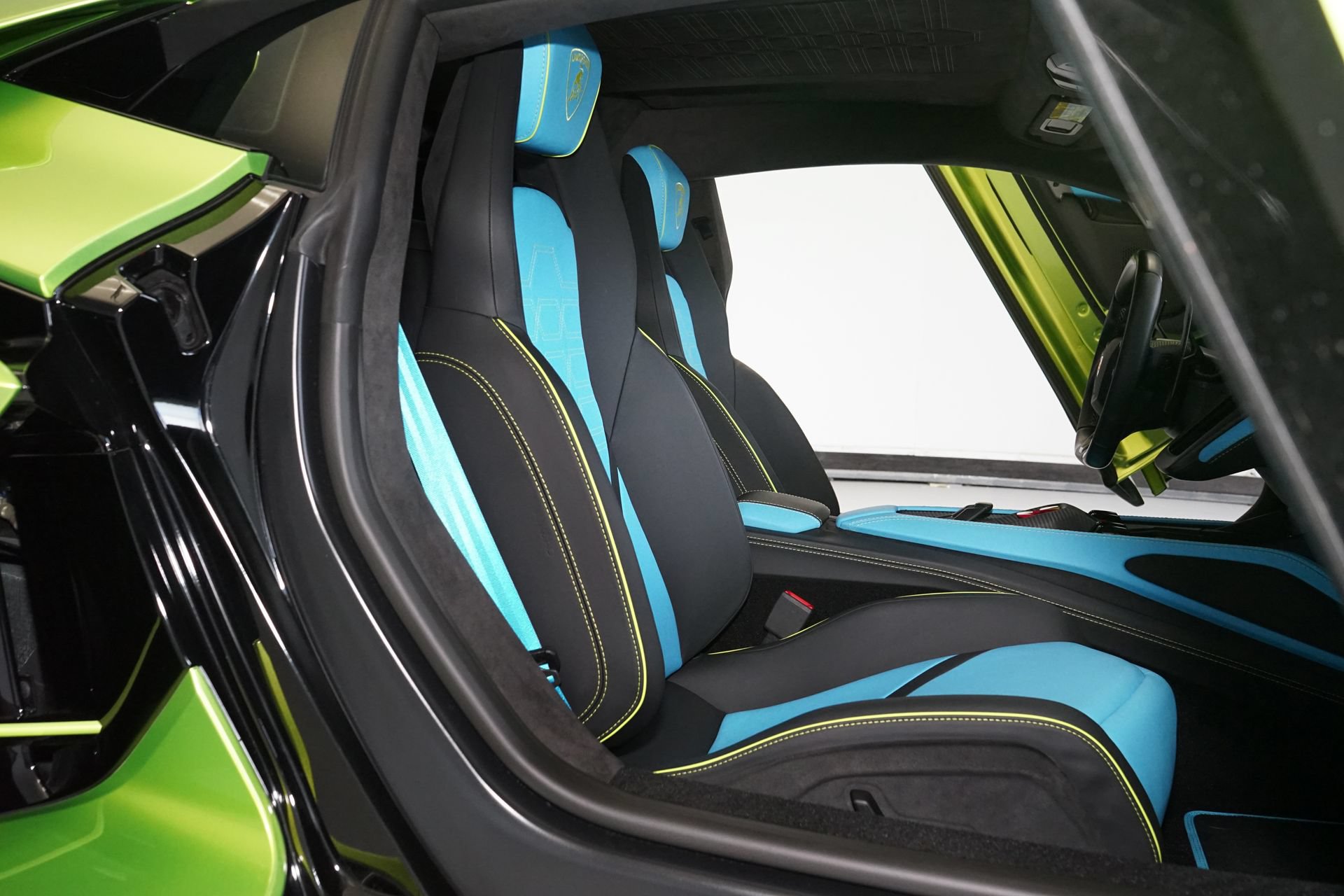 Used 2024 Lamborghini Revuelto AWD/4WD image 13