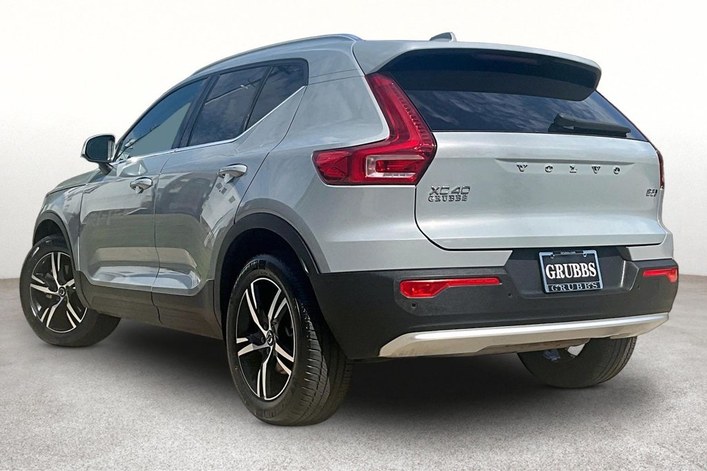 Certified 2025 Volvo XC40 B5 Core AWD/4WD image 16