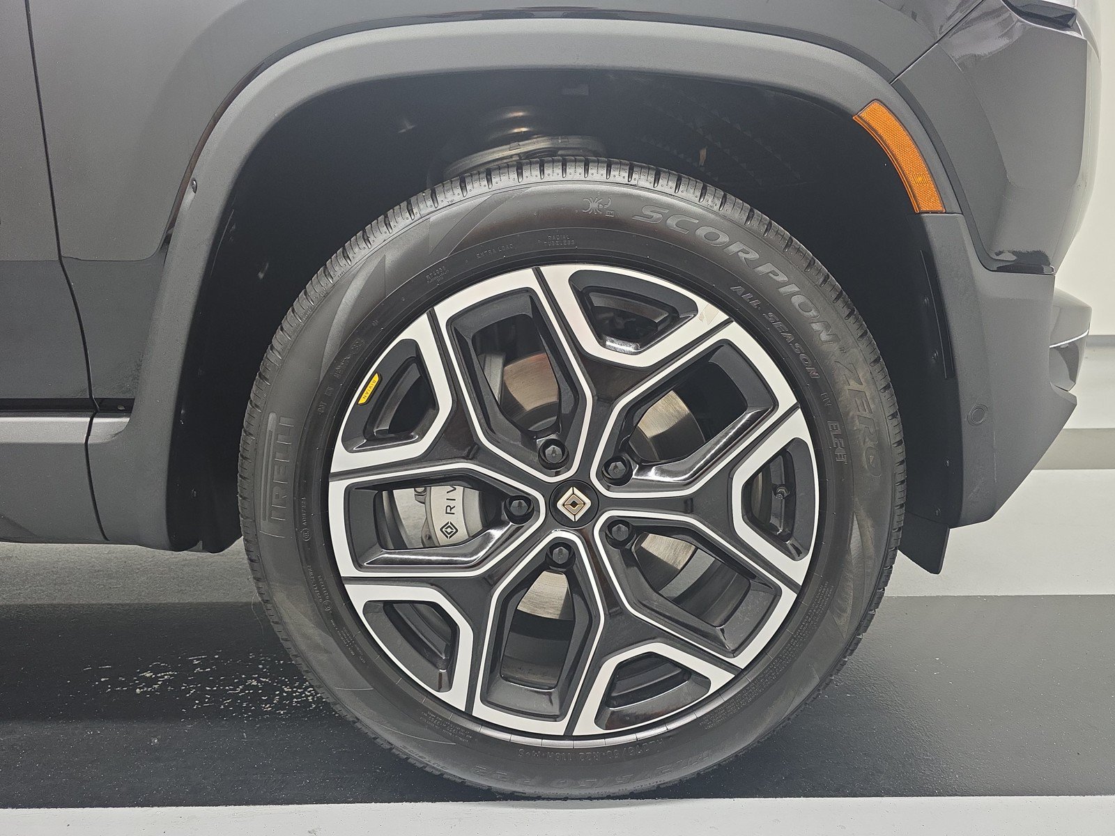 Used 2024 Rivian R1S Adventure AWD/4WD image 11