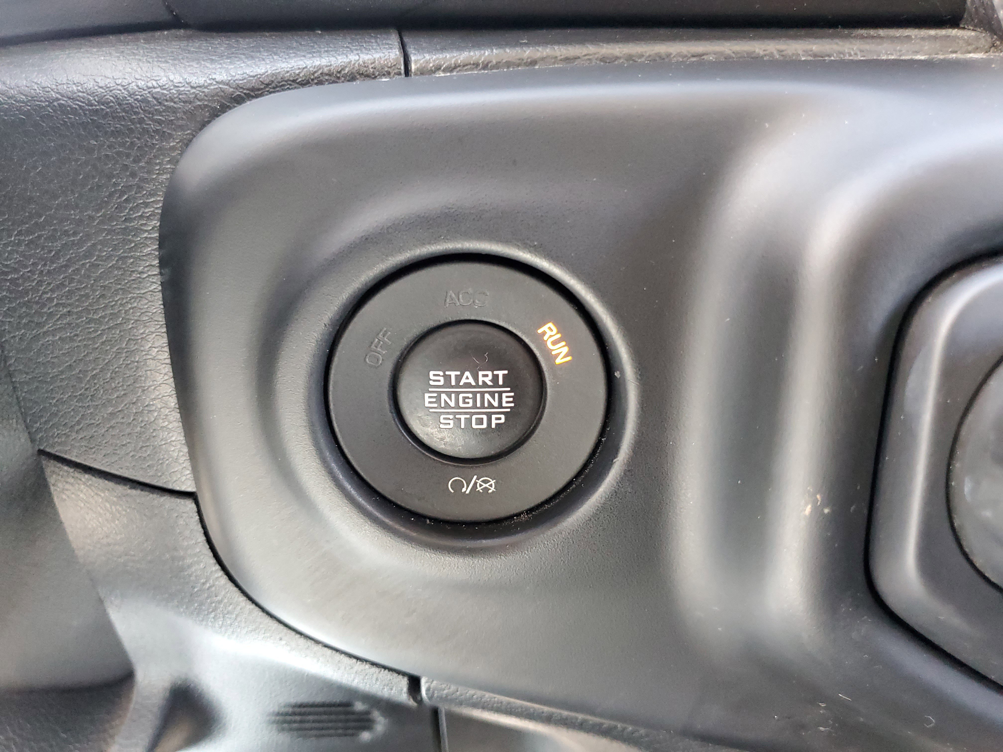 Used 2020 Jeep Gladiator Sport image 22