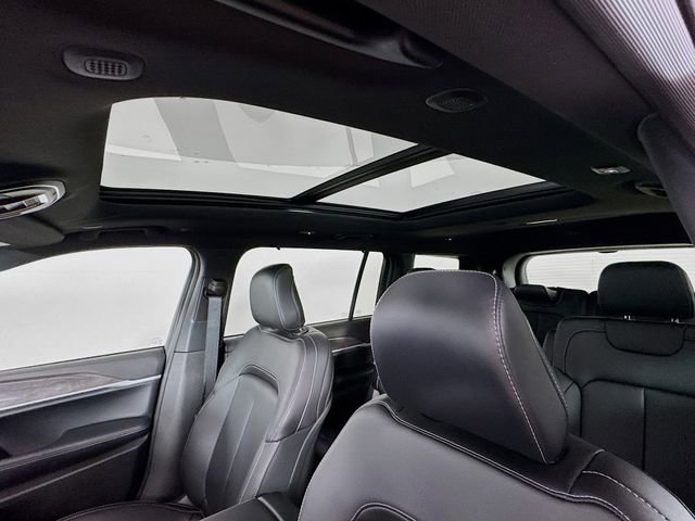 New 2025 Jeep Grand Cherokee L Limited w/ Luxury Tech Group II image 25