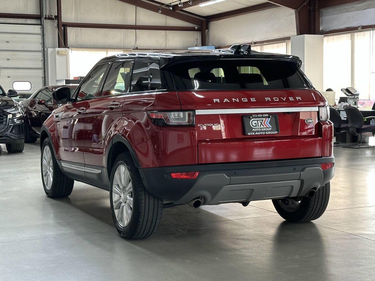 Used 2019 Land Rover Range Rover Evoque HSE image 4