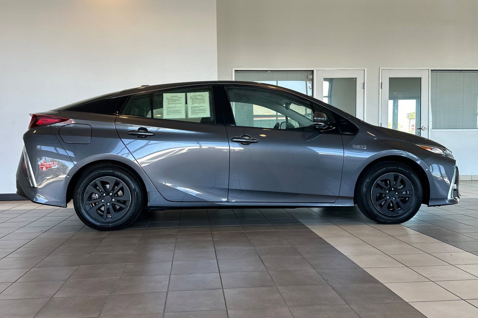 Certified 2017 Toyota Prius Prime Advanced image 3