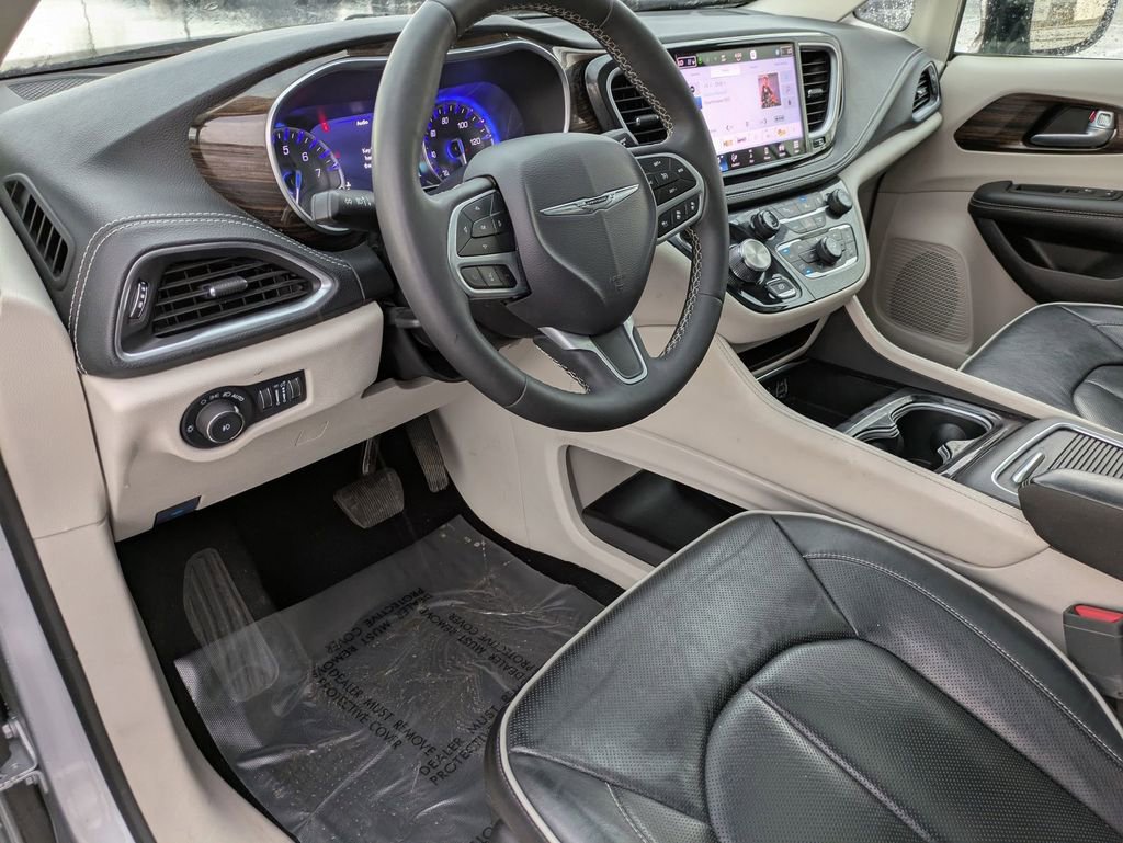 Used 2023 Chrysler Pacifica Limited image 12