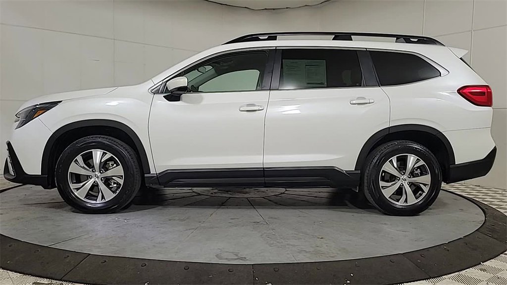 Used 2024 Subaru Ascent Premium w/ Convenience Package image 5