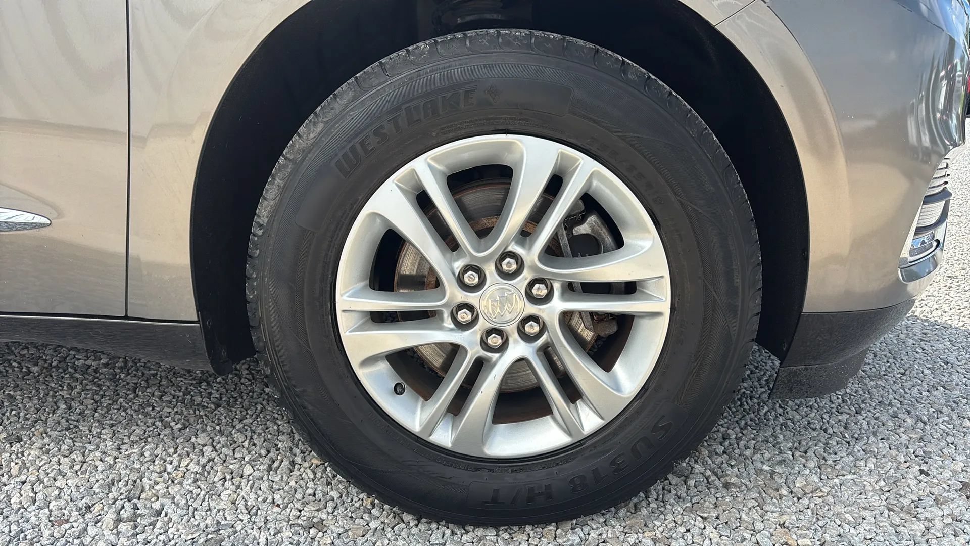 Used 2018 Buick Enclave Essence AWD/4WD image 10