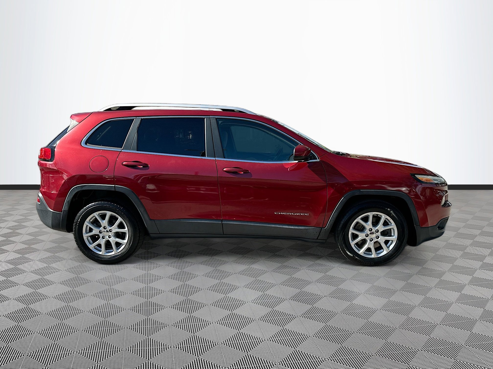 Used 2017 Jeep Cherokee Latitude image 8