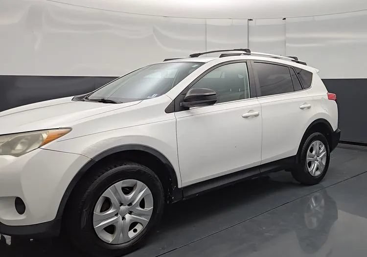 Used 2013 Toyota RAV4 LE AWD/4WD image 3