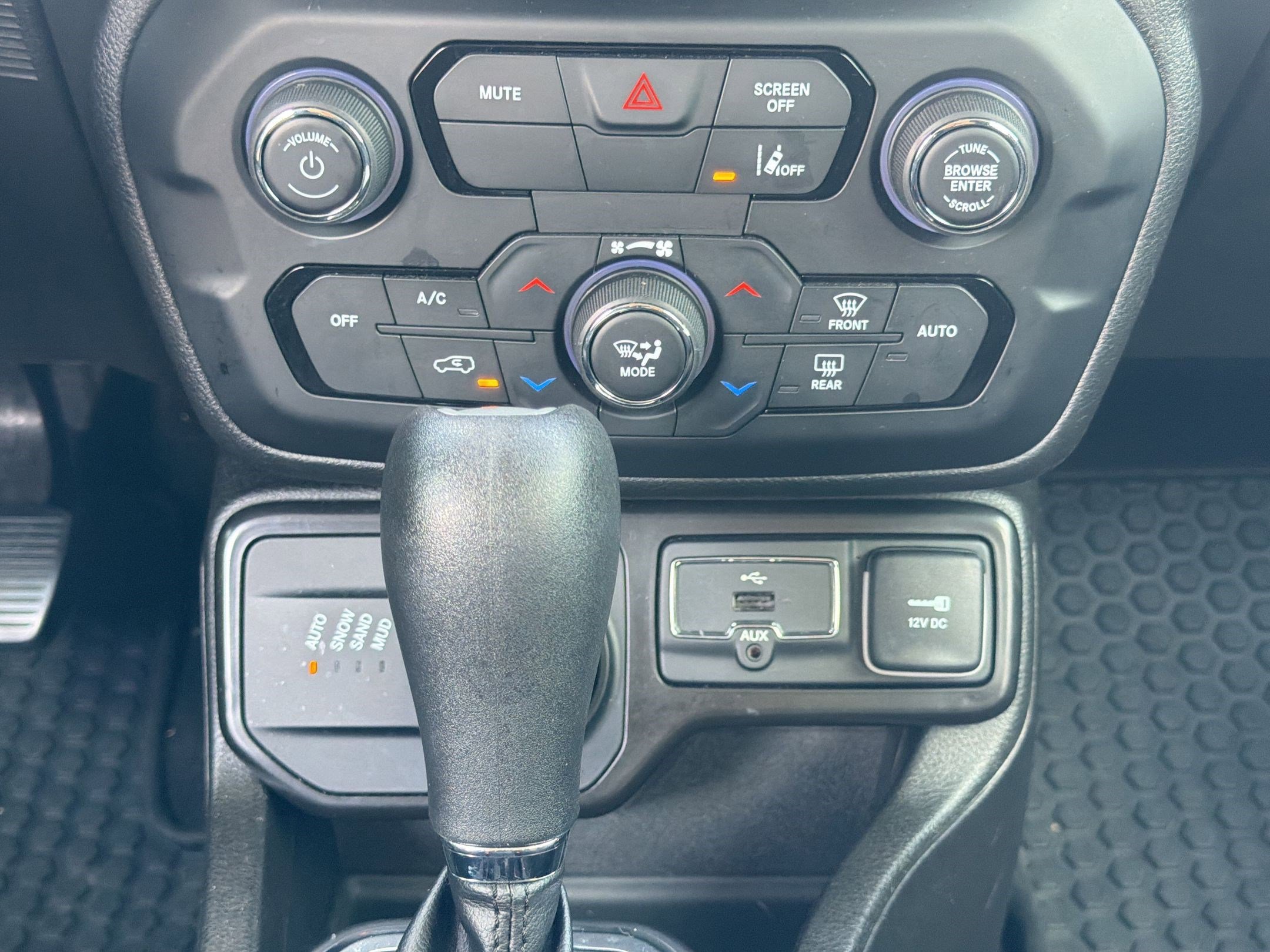 Used 2023 Jeep Renegade Latitude AWD/4WD image 29