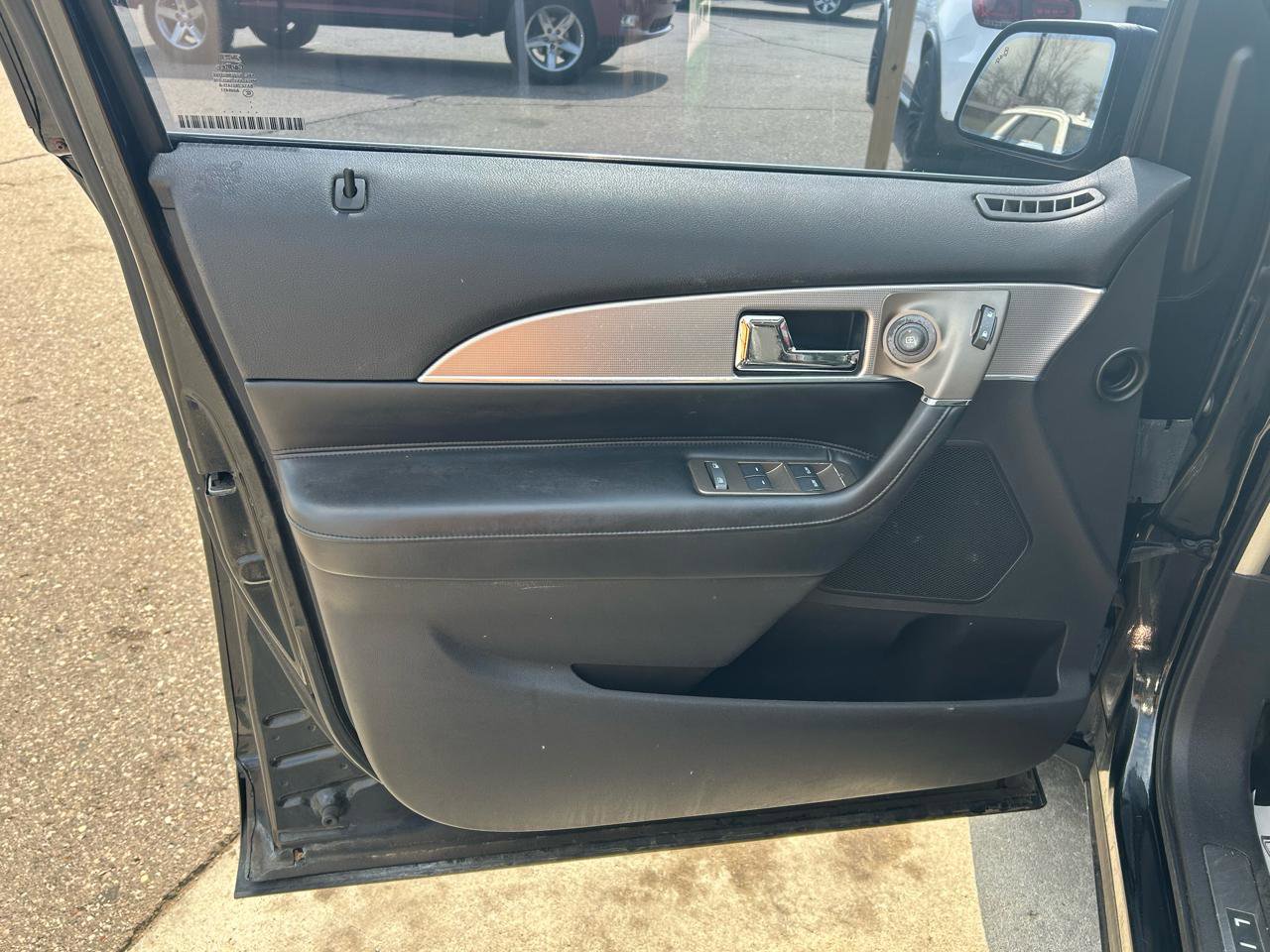 Used 2011 Lincoln MKX AWD w/ Sight & Sound Pkg image 14