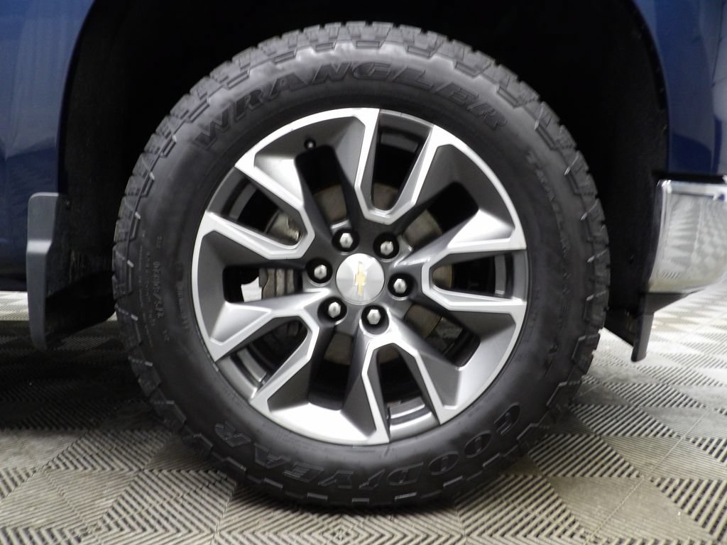 Used 2022 Chevrolet Silverado 1500 LT AWD/4WD image 11