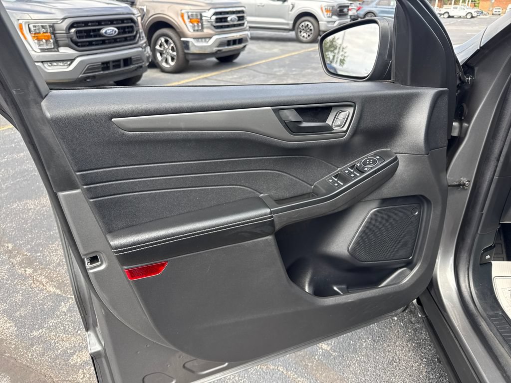 Used 2025 Ford Escape Active FWD image 25