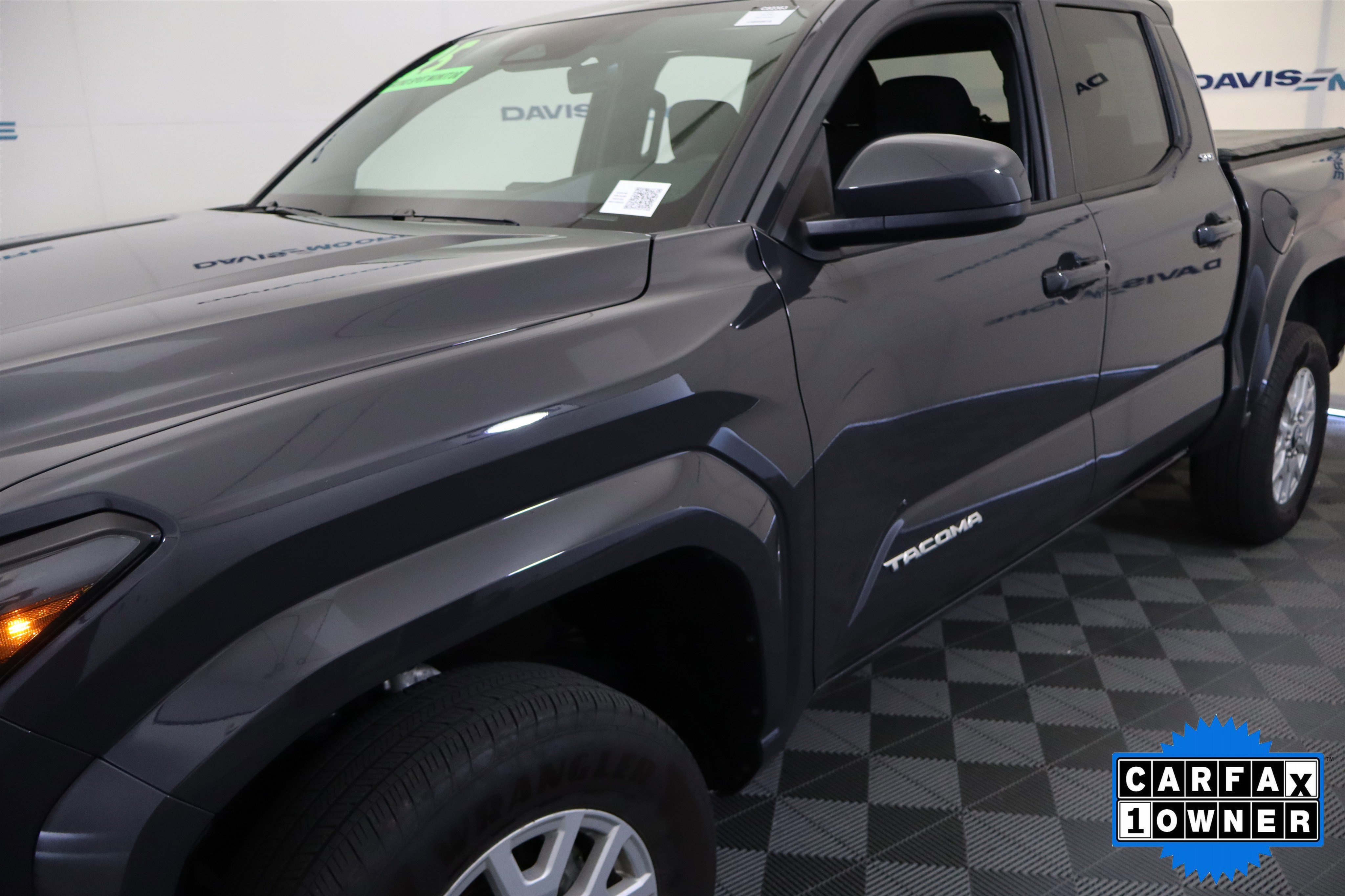 Used 2025 Toyota Tacoma SR5 AWD/4WD image 13