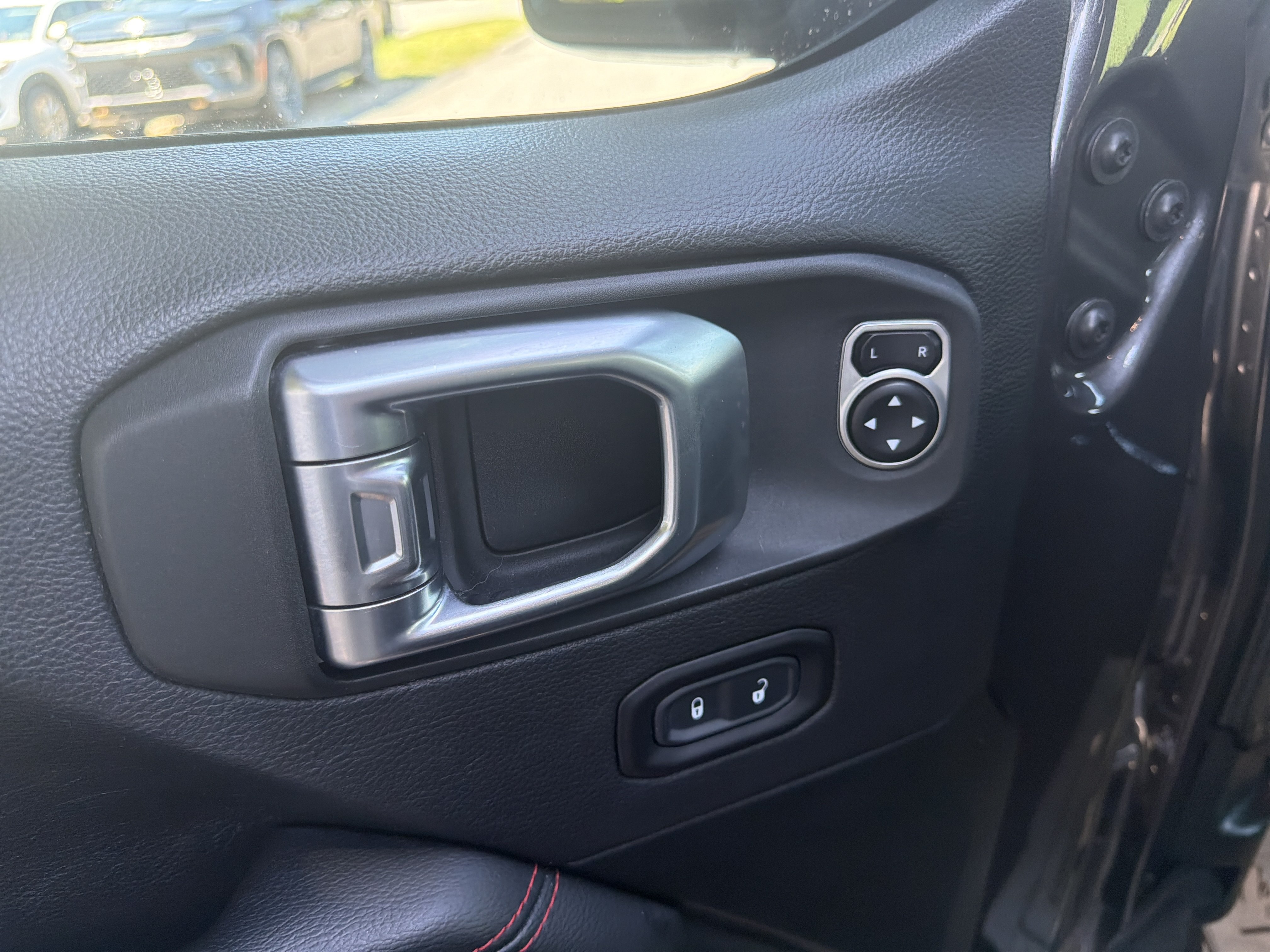 Used 2020 Jeep Gladiator Rubicon w/ Advanced Safety Group AWD/4WD image 16
