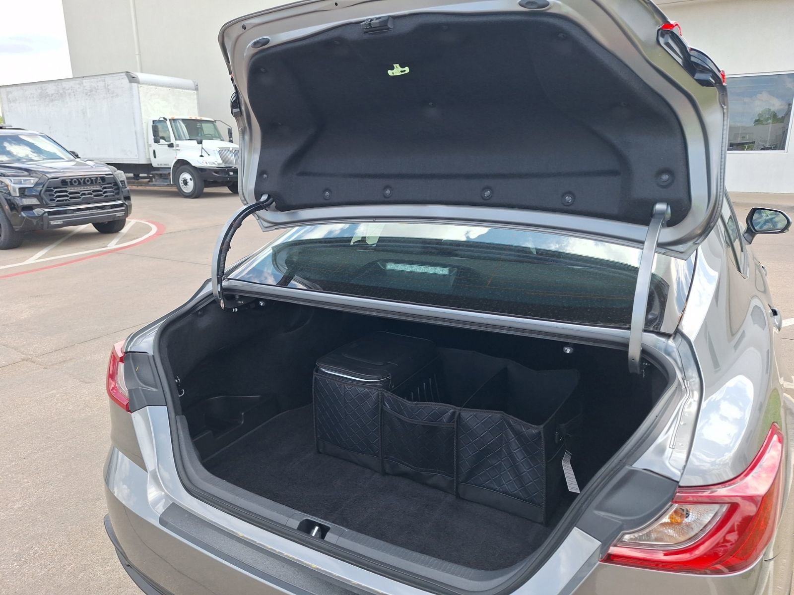 Used 2025 Toyota Camry SE w/ Convenience Package FWD image 35