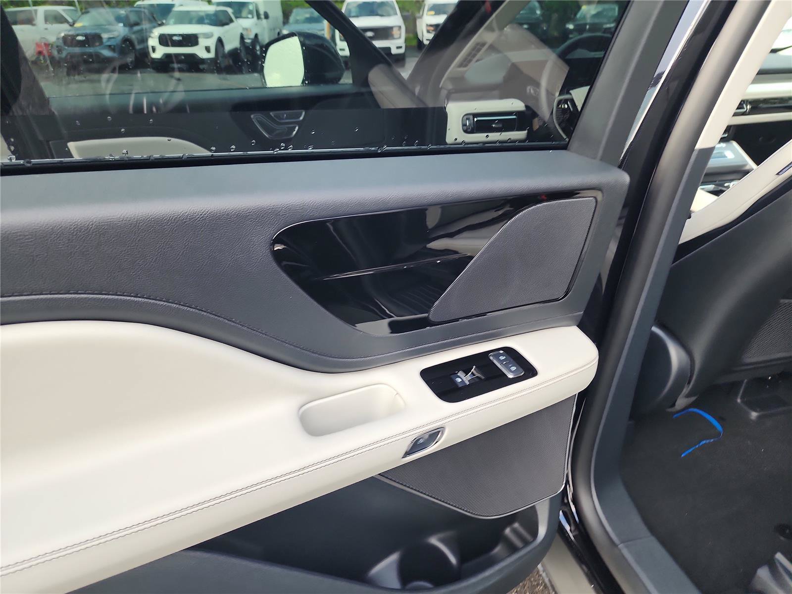 New 2026 Lincoln Aviator 2WD image 16