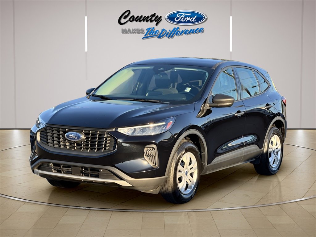 Used 2023 Ford Escape AWD image 2