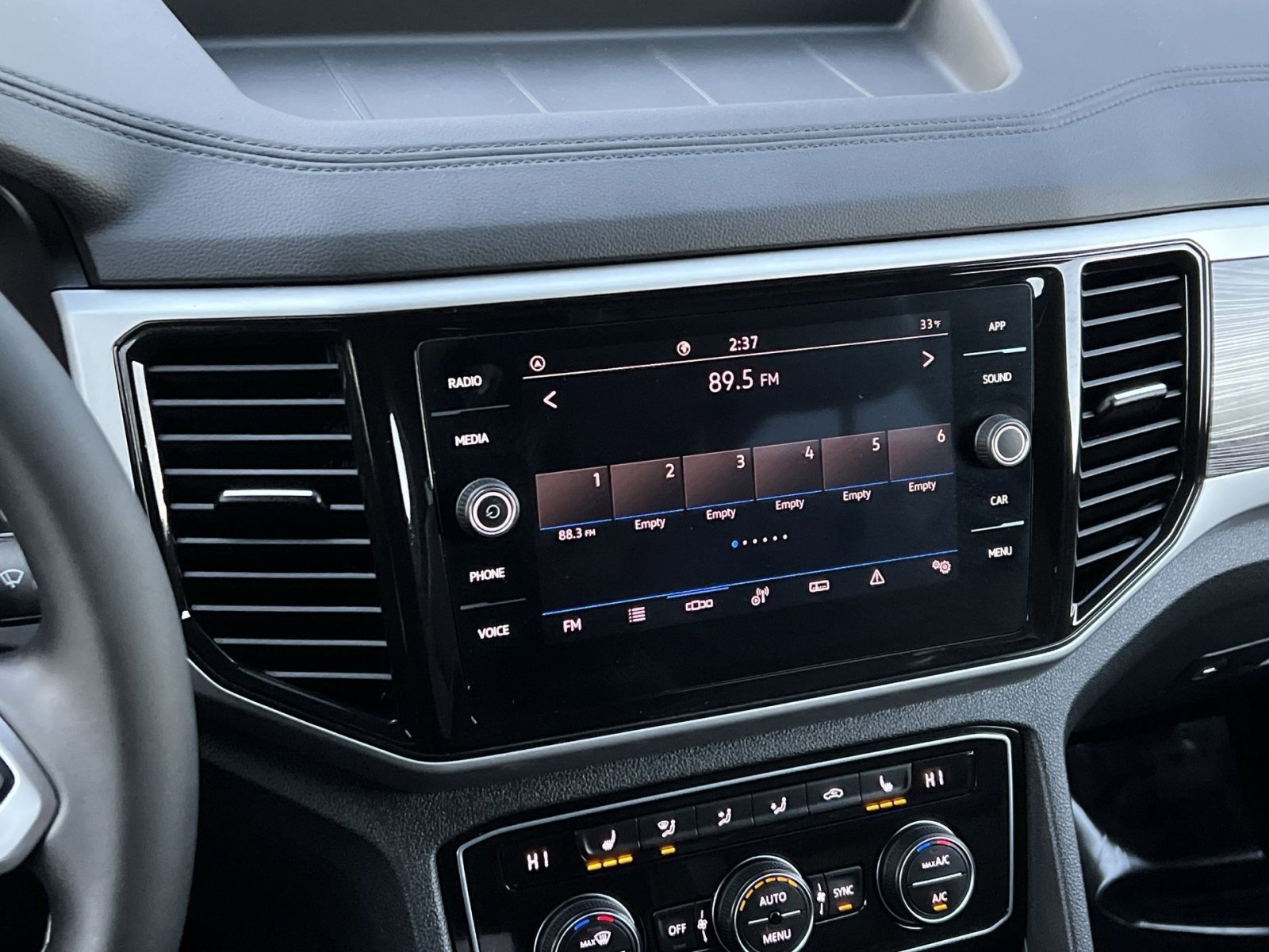 Used 2022 Volkswagen Atlas Cross Sport SE image 16