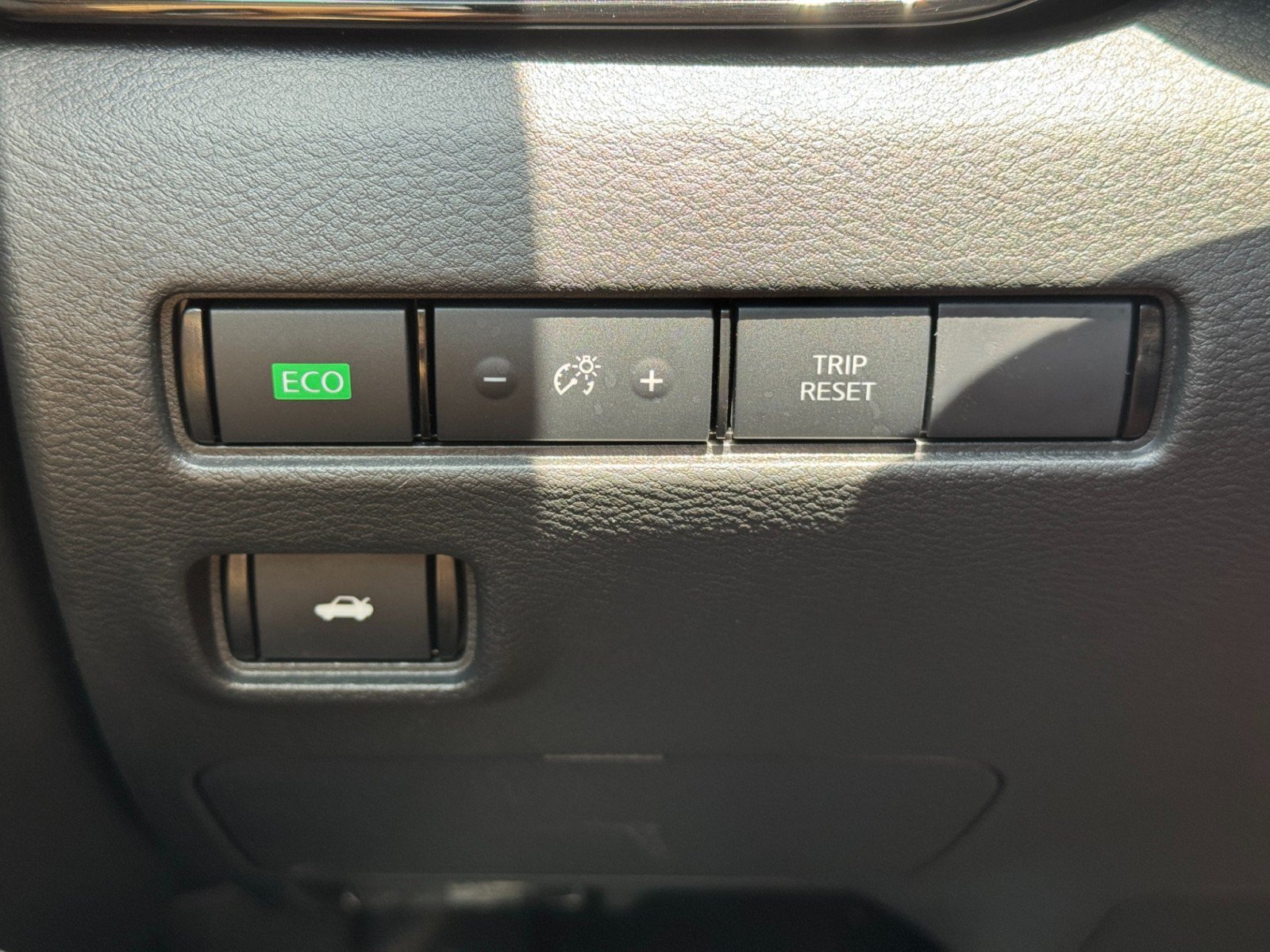 Used 2023 Nissan Sentra SV w/ SV Premium Package FWD image 17