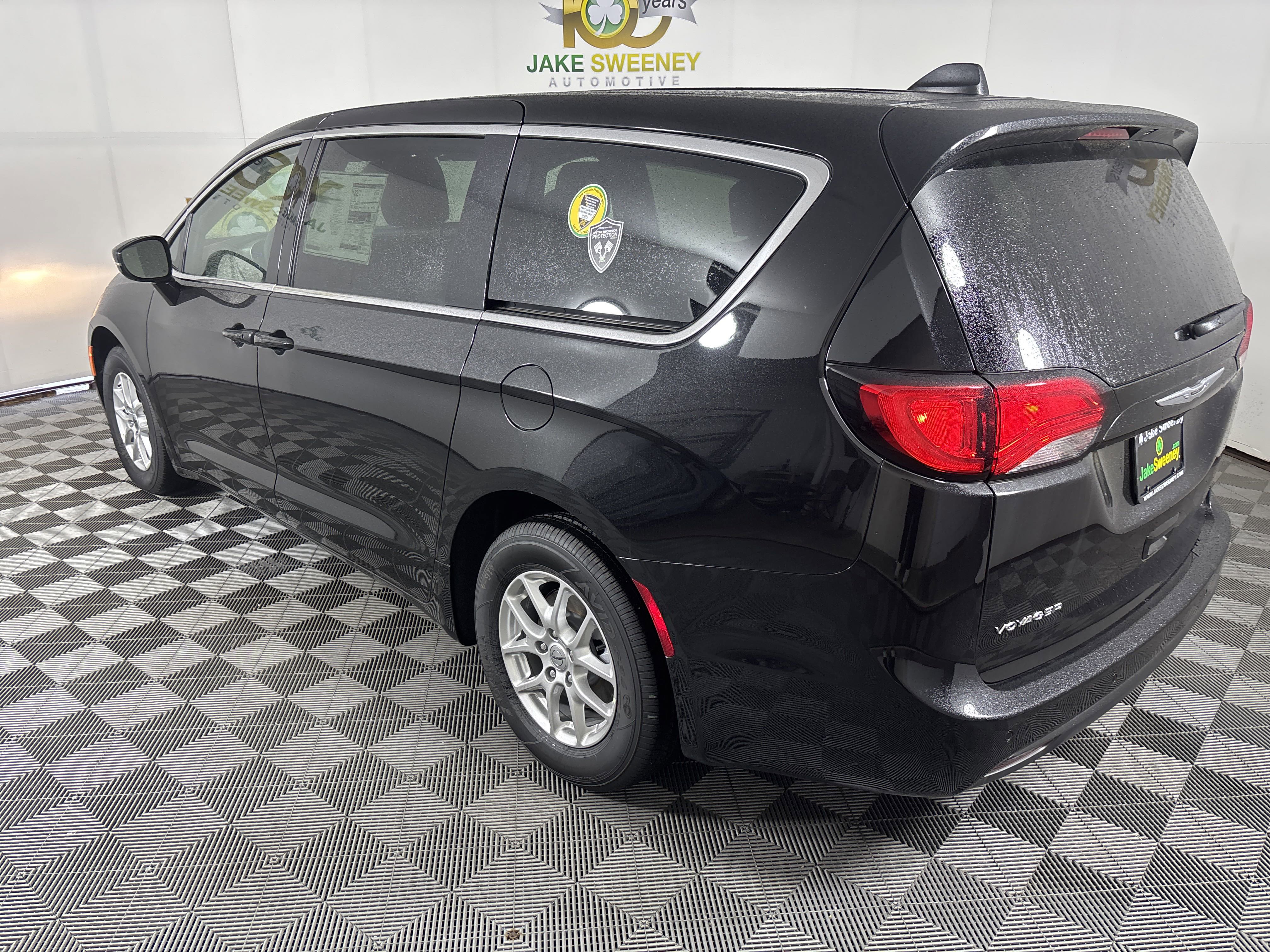 New 2025 Chrysler Voyager LX image 5