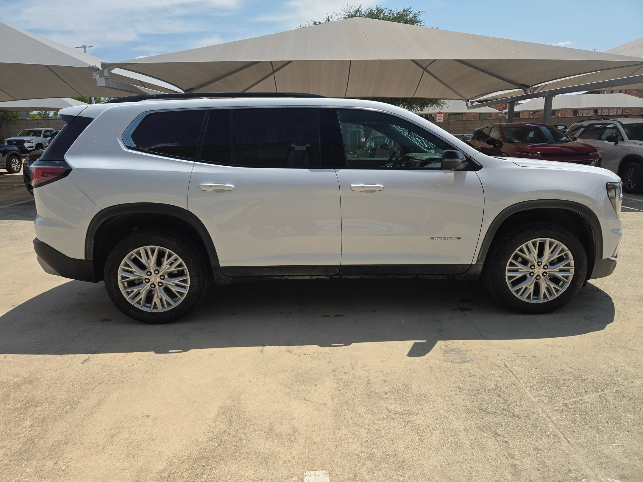 Used 2025 GMC Acadia Elevation w/ Elevation Premium Package FWD image 2