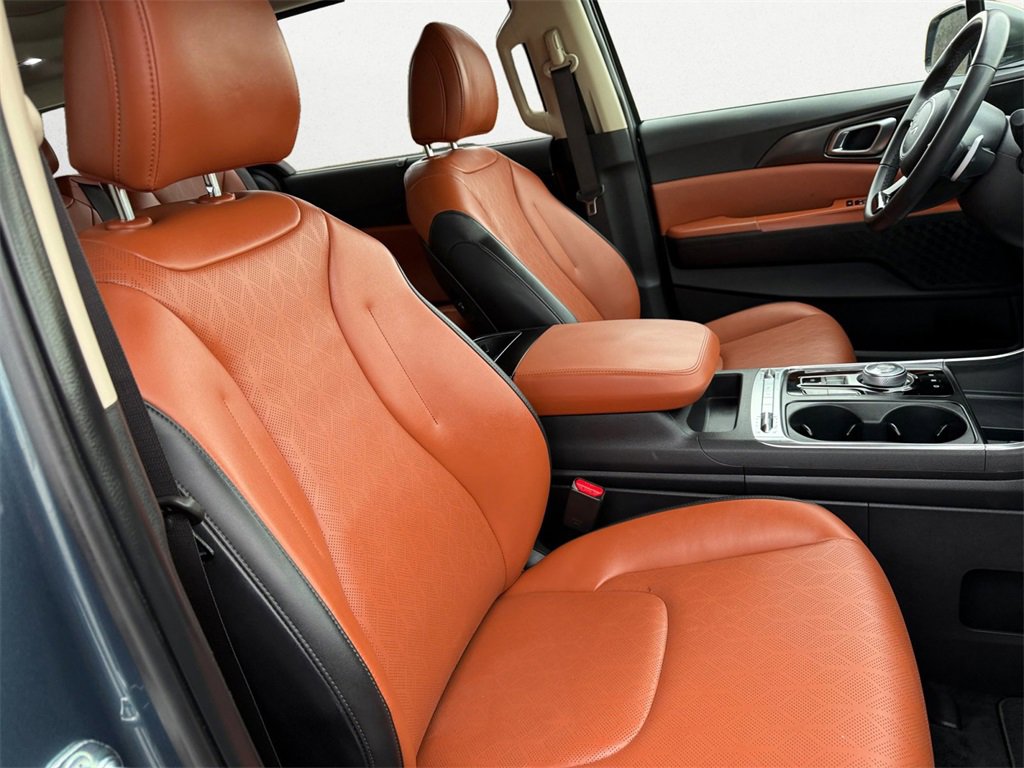 Used 2025 Kia Carnival SX w/ SX Dark Edition Package image 15