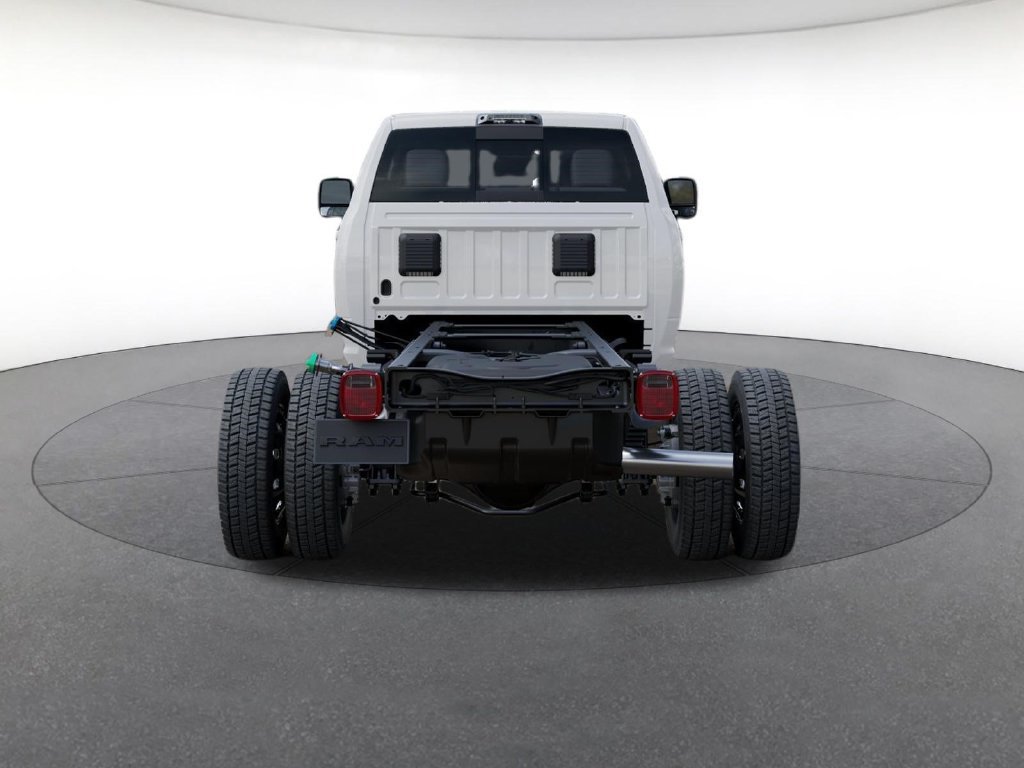 New 2027 RAM 4500 4x4 Crew Cab DRW w/ Laramie Trim Package image 8