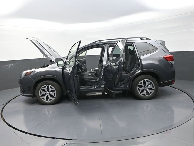 Used 2023 Subaru Forester Premium image 7
