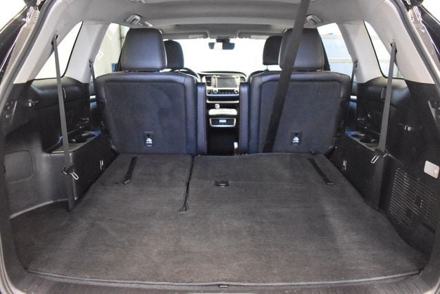 Used 2019 Toyota Highlander SE AWD/4WD image 16