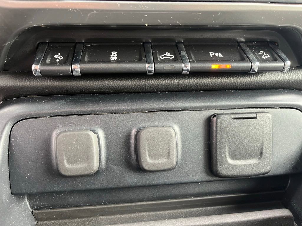 Used 2018 Chevrolet Silverado 1500 LT w/ LT Plus Package AWD/4WD image 17