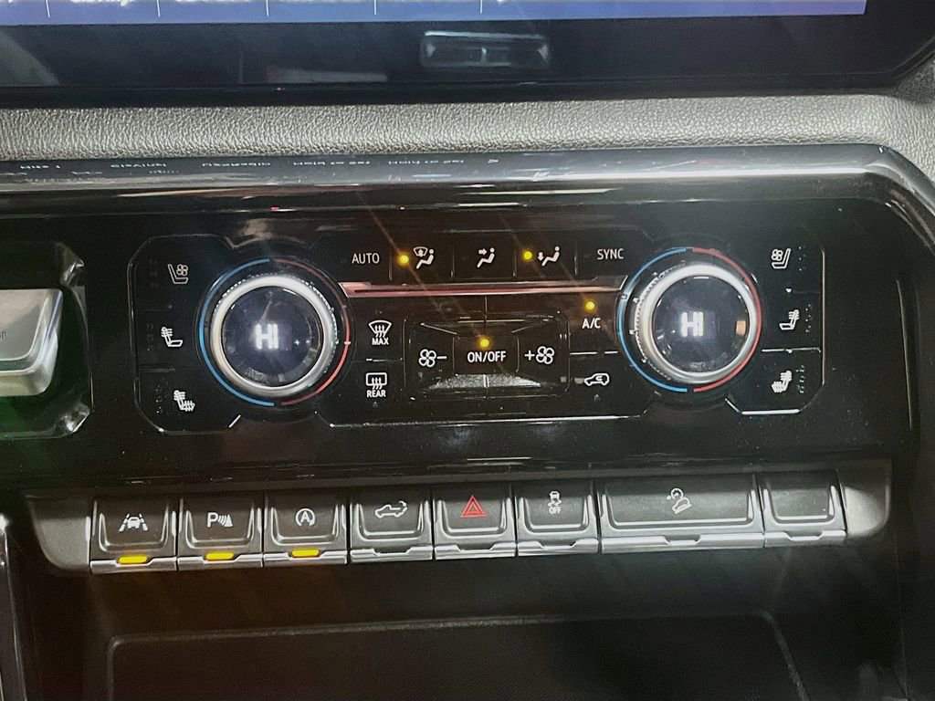 Used 2024 GMC Sierra 1500 AT4 w/ Technology Package AWD/4WD image 16