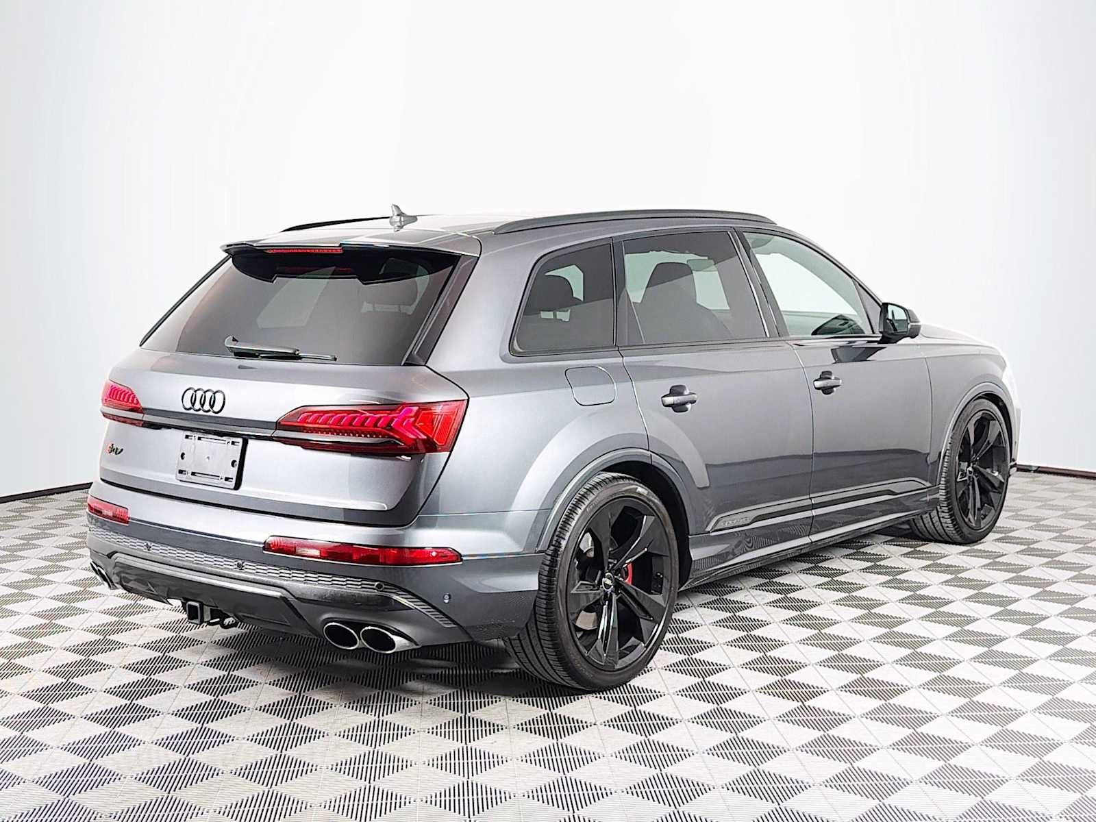 Used 2023 Audi SQ7 Premium Plus w/ Towing Package image 5