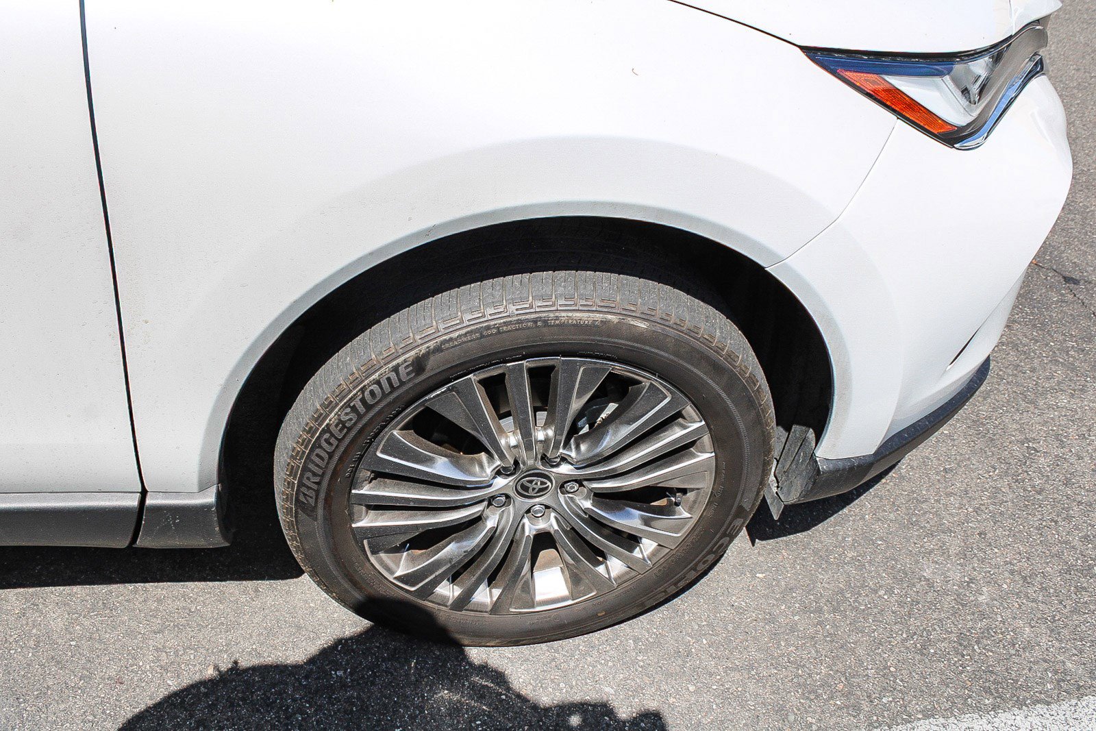Used 2024 Toyota Venza Limited AWD/4WD image 11