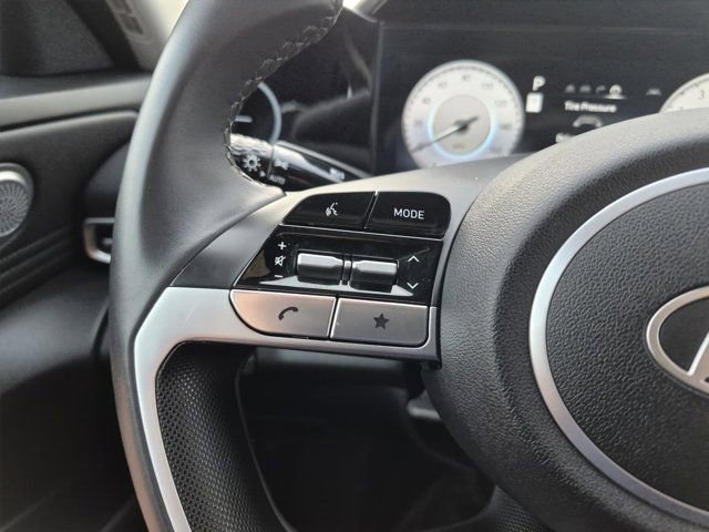 Used 2025 Hyundai Elantra SEL image 19