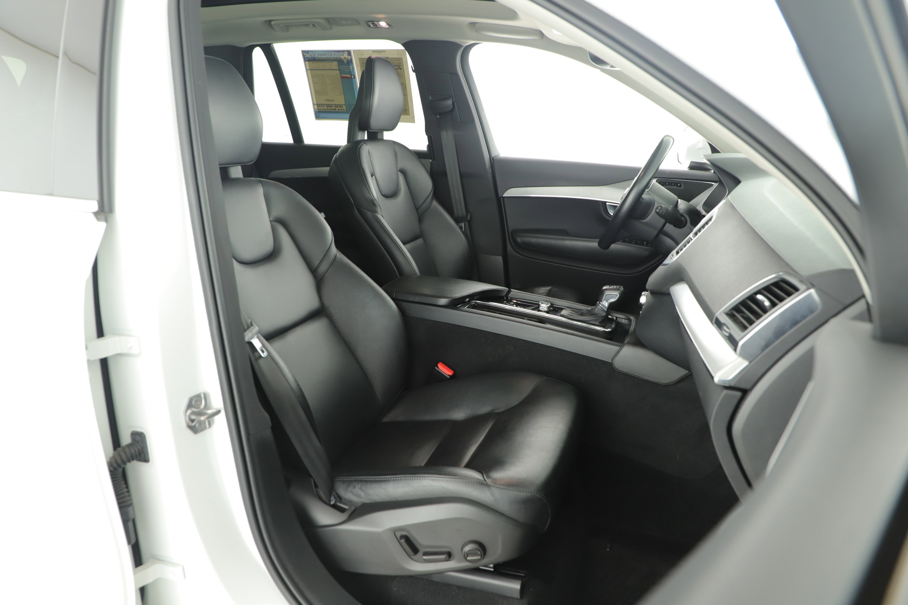 Used 2022 Volvo XC90 T5 Momentum w/ Climate Package image 15