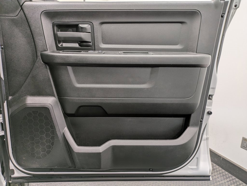 Used 2024 RAM 2500 Tradesman w/ Chrome Appearance Group image 27