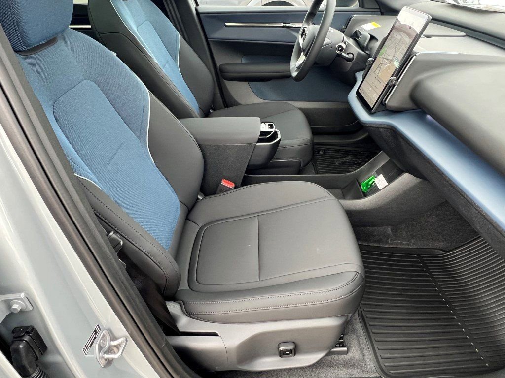 New 2026 Volvo EX30 Plus w/ Protection Package Premier image 9
