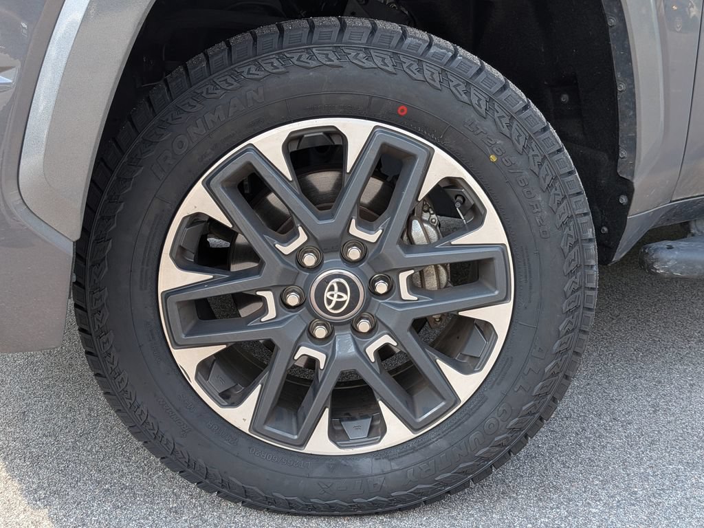 Used 2025 Toyota Tundra Limited AWD/4WD image 6