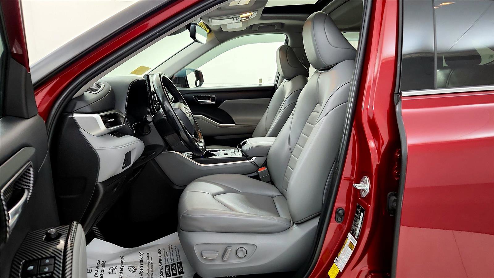 Certified 2022 Toyota Highlander XLE image 26