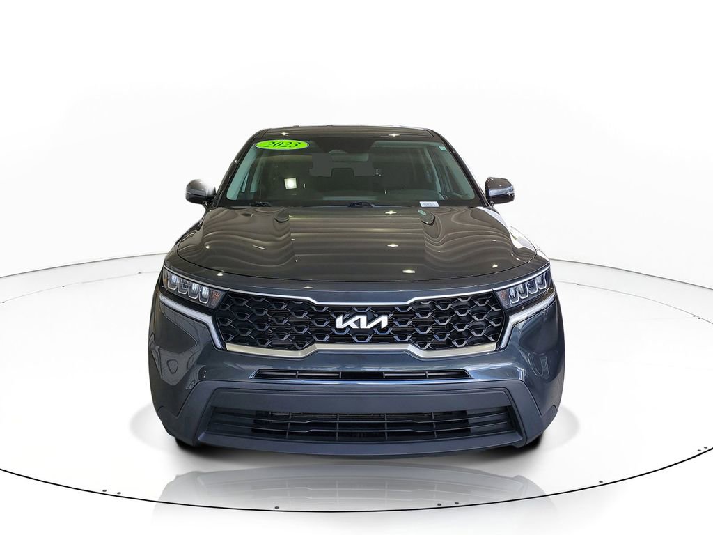 Certified 2023 Kia Sorento LX FWD image 2
