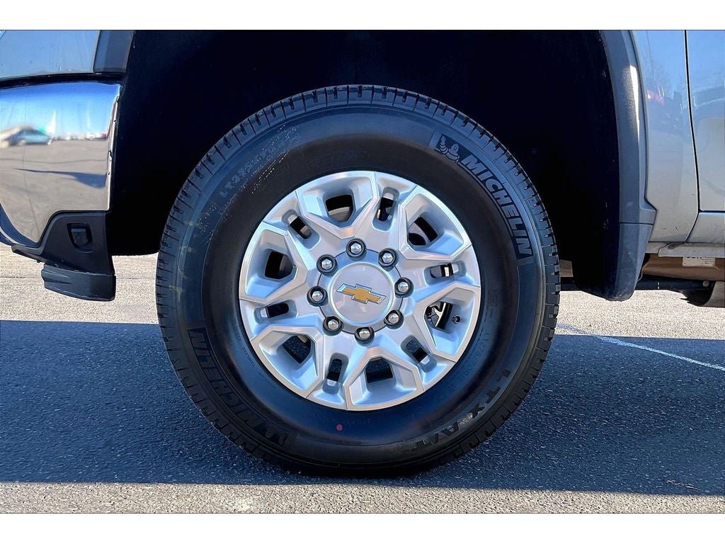 Used 2025 Chevrolet Silverado 3500 LTZ AWD/4WD image 10