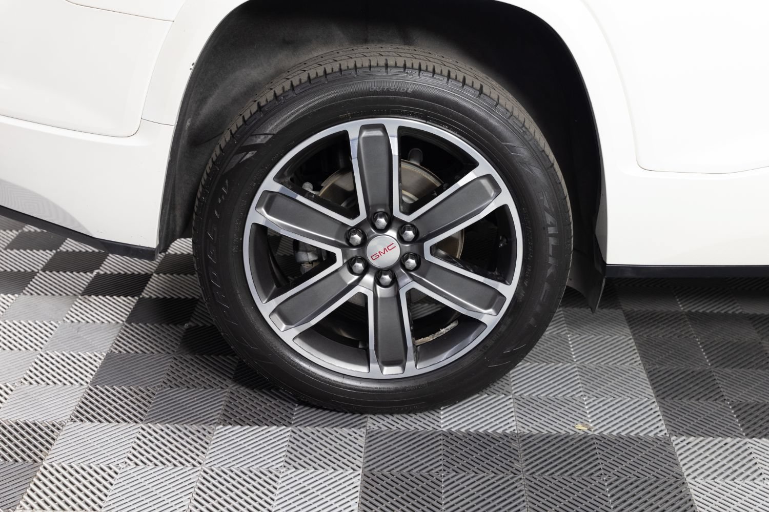 Used 2017 GMC Acadia Denali w/ Technology Package FWD image 43