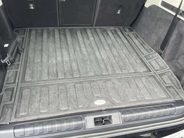 Used 2025 Land Rover Discovery Dynamic SE AWD/4WD image 15