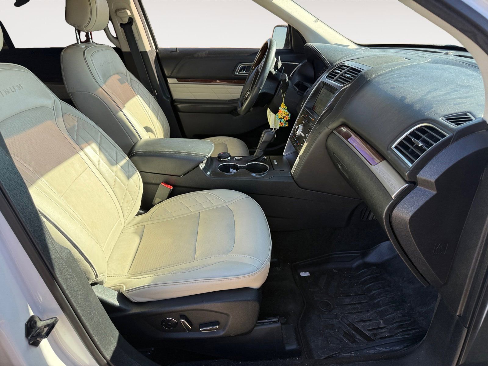 Used 2017 Ford Explorer Platinum image 15
