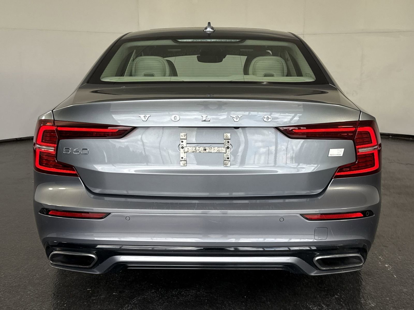 Used 2021 Volvo S60 T8 R-Design Expression image 10