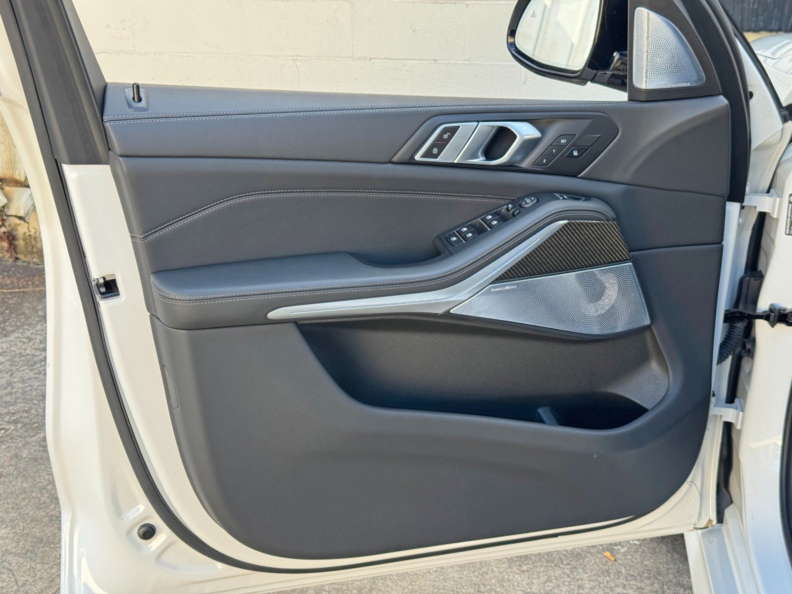 Used 2024 BMW X5 M60i AWD/4WD image 50