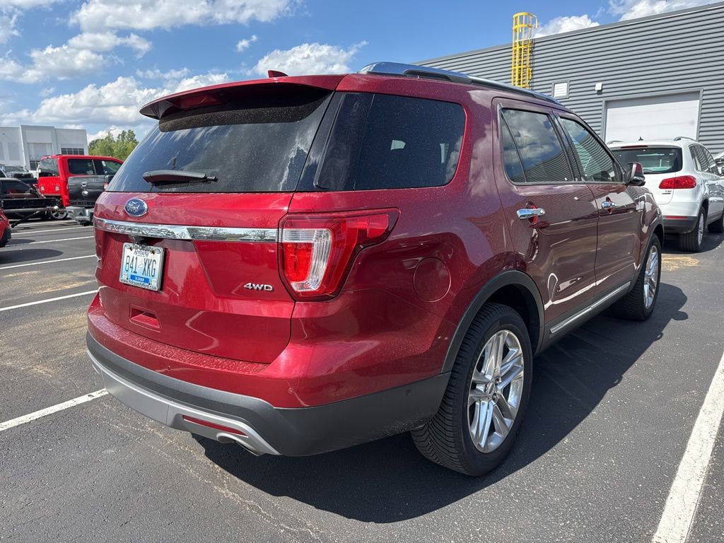 Used 2017 Ford Explorer Limited w/ Equipment Group 301A AWD/4WD image 3